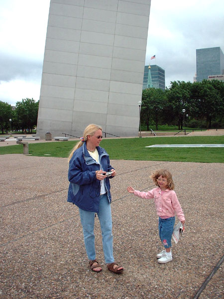 Samantha & Alsatia at the base of the Arch.jpg 94.3K